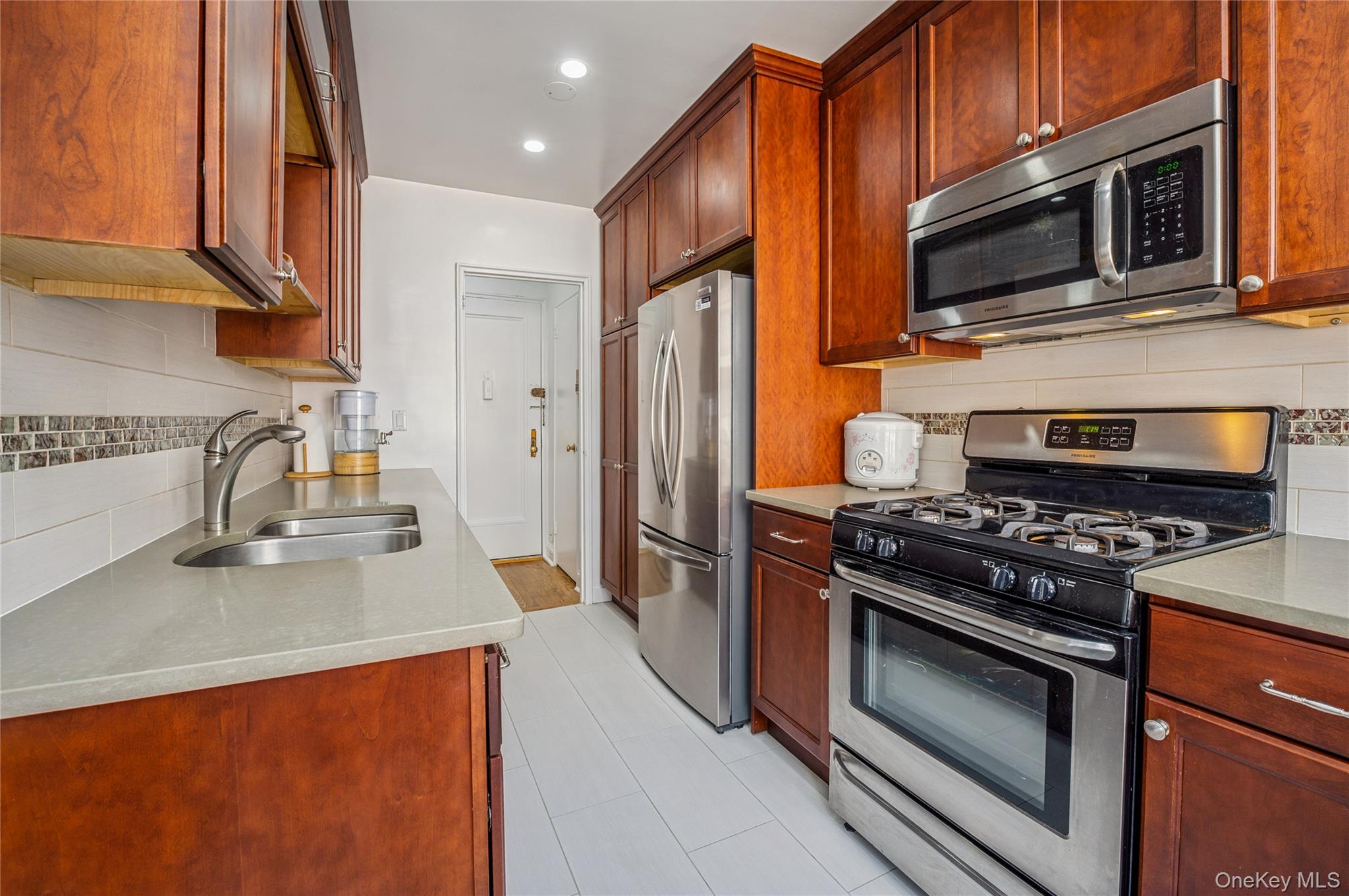 781 Palmer Road, Unit 4D Bronxville, NY 10708 - Photo 10 of 18