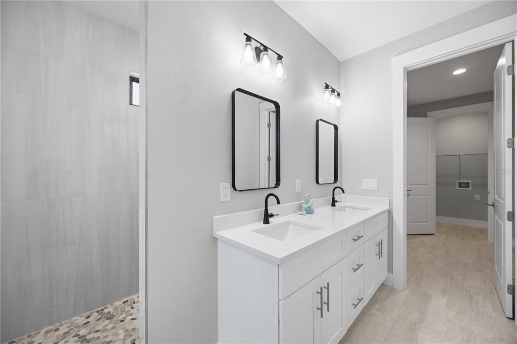 10443 Riverside Road Port Charlotte, FL 33981 - Photo 20 of 64 a bathroom with 2 sink and a mirror