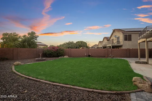 a view of a garden with an apartment