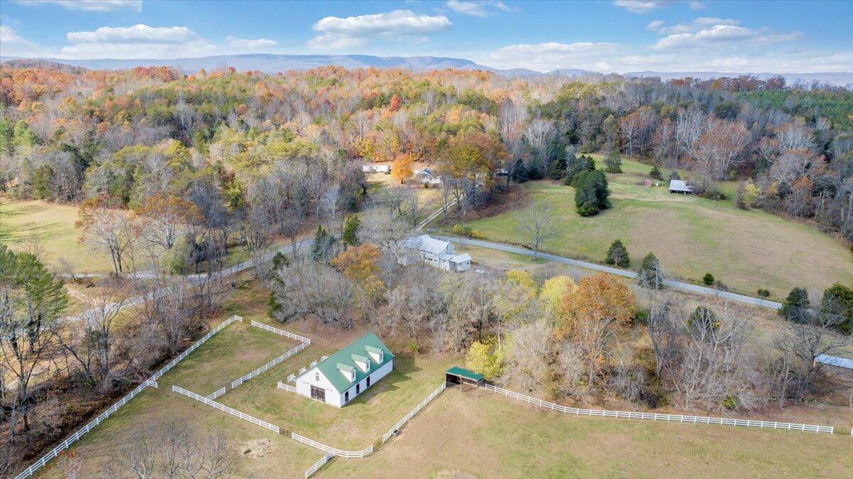 7758 Old Fincastle Road Fincastle, VA 24090 - Photo 82 of 99 a view of a yard with mountains in the background
