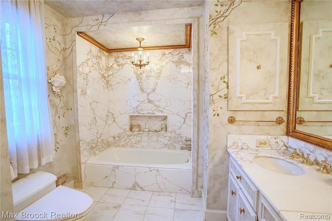 300 Cranbrook Road Bloomfield Hills, MI 48304 - Photo 31 of 51 Master Bathroom 2nd view