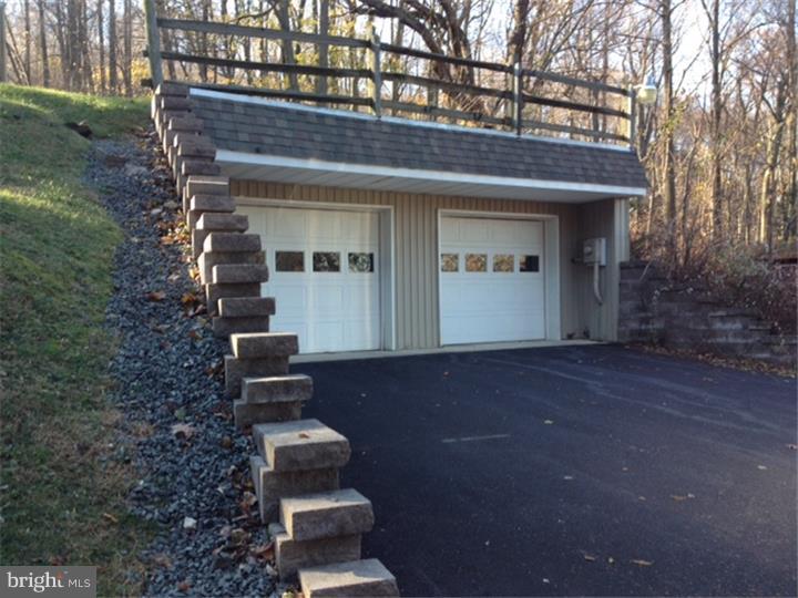 318 Spring Valley Road Reading, PA 19605 - Photo 4 of 23 Gallery Image 4