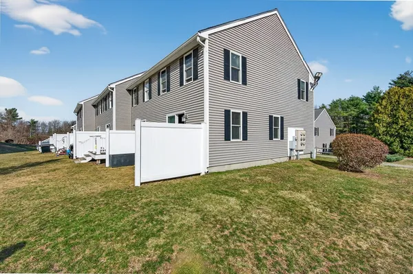 $260,000 | 51 Olde Colonial Drive, Unit 1, Gardner, MA 01440