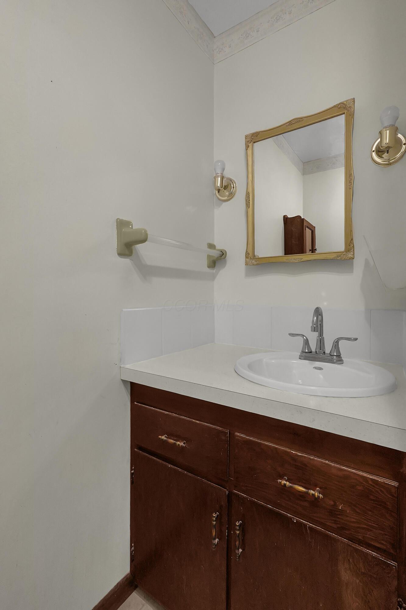 4652 Ludington Road Columbus, OH 43227 - Photo 23 of 43 Full Bath