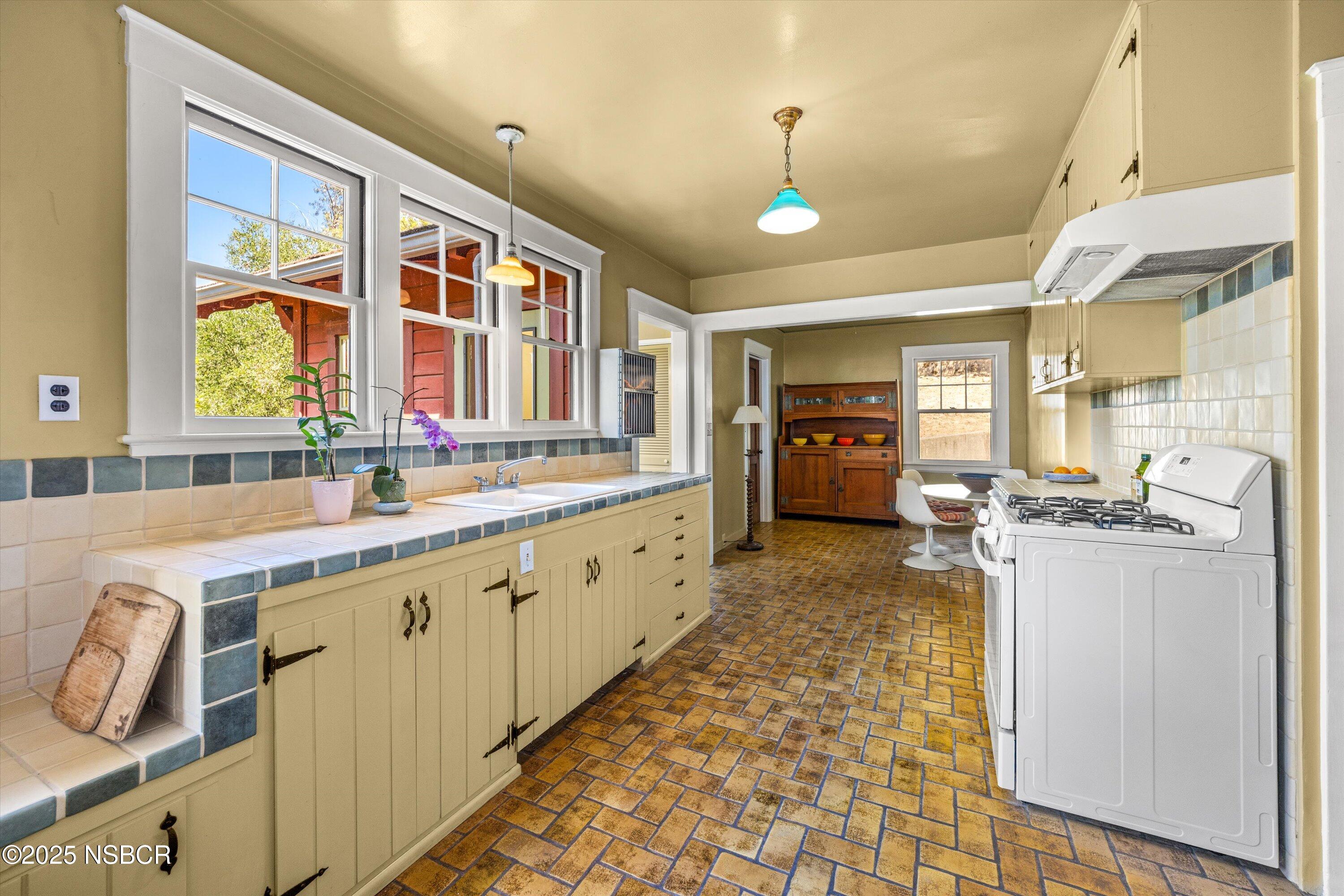 1060 Tremonto Road Santa Barbara, CA 93103 - Photo 13 of 58 Kitchen