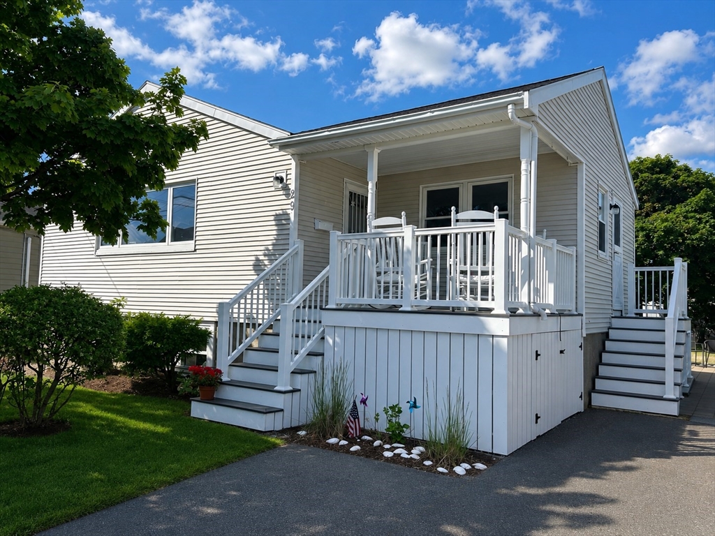 29 Samoset Avenue Hull, MA 02045 - Photo 1 of 13