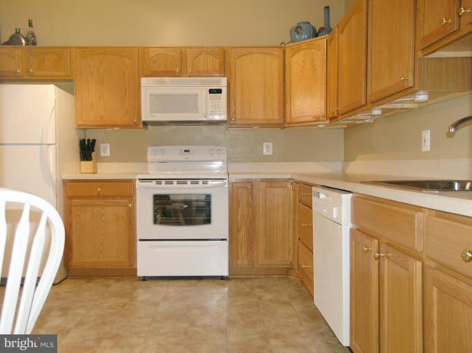 2120 Green Watch Way, Unit 10/201 Reston, VA 20191 - Photo 10 of 19 Kitchen
