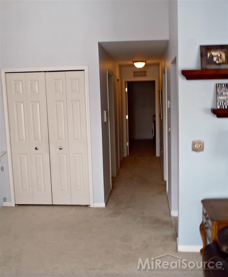 1907 Flagstone Circle Rochester, MI 48307 - Photo 11 of 14 31182497-11.JPG
