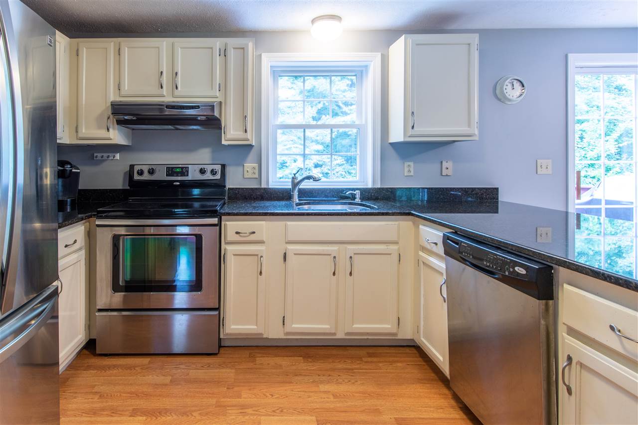 32 Wright Road Derry, NH 03038 - Photo 12 of 37