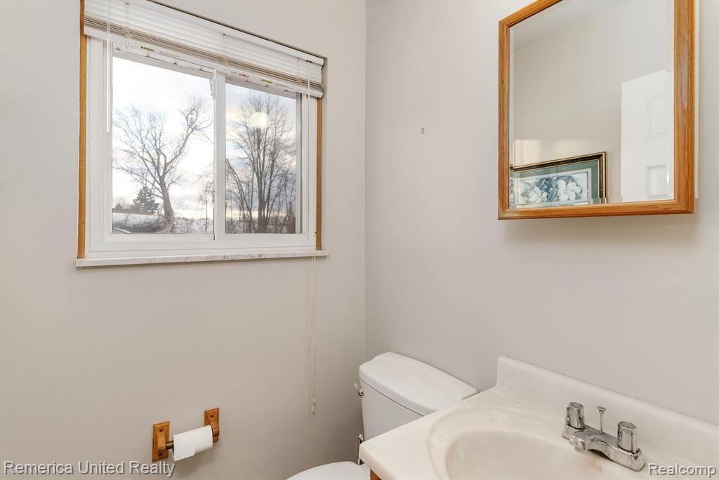 5731 Flemings Lake Road Clarkston, MI 48348 - Photo 36 of 54 Gallery Image 36