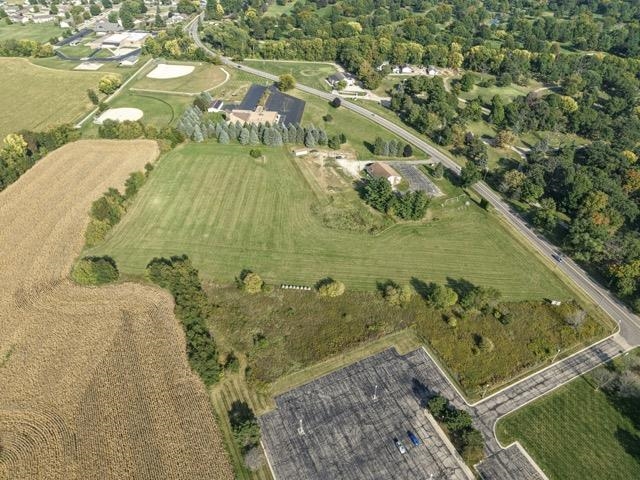 2810 West Pearl City Road Freeport, IL 61032 - Photo 13 of 16 a view of a swimming pool with a yard