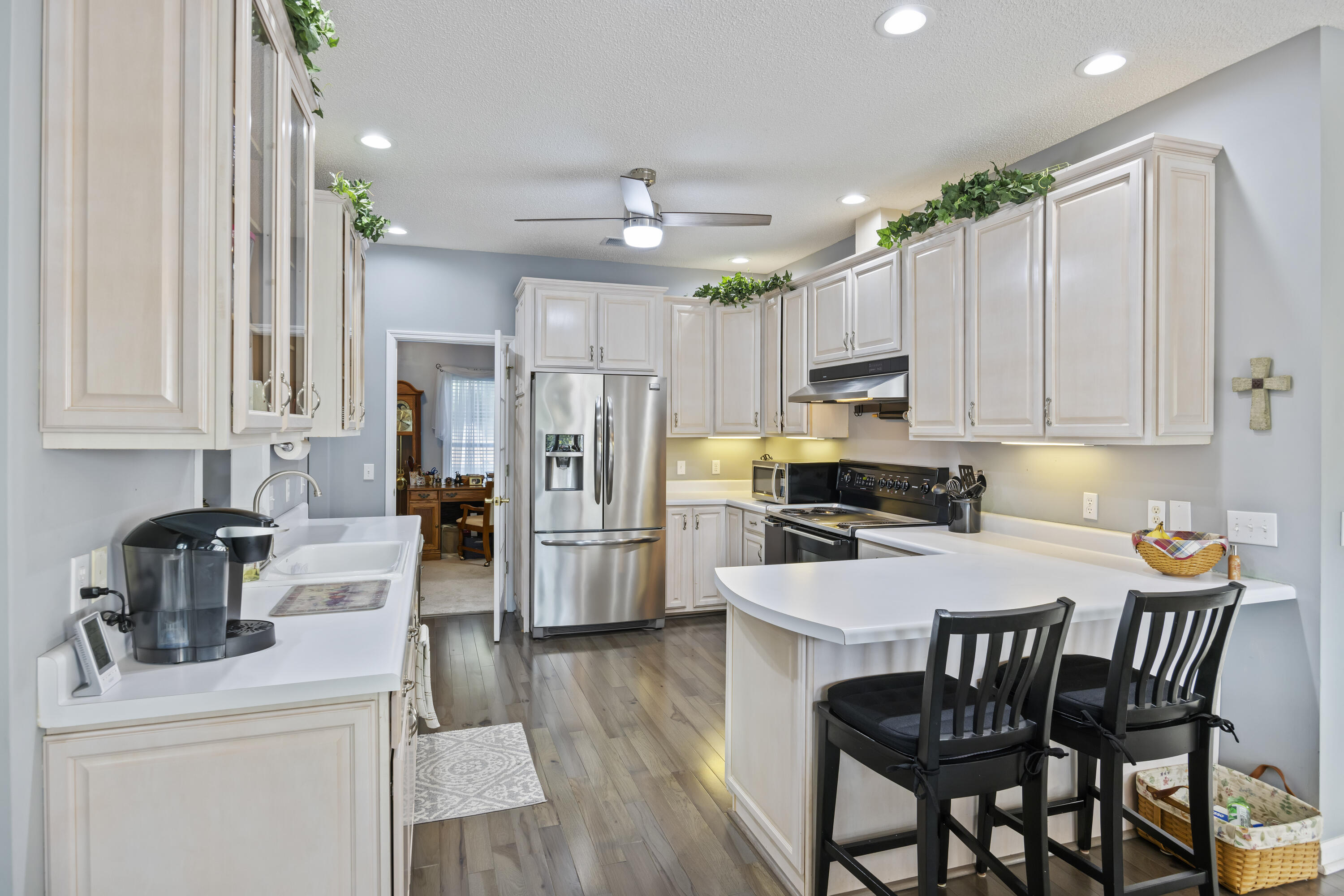 202 Cooper Drive Santee, SC 29142 - Photo 4 of 61 Kitchen