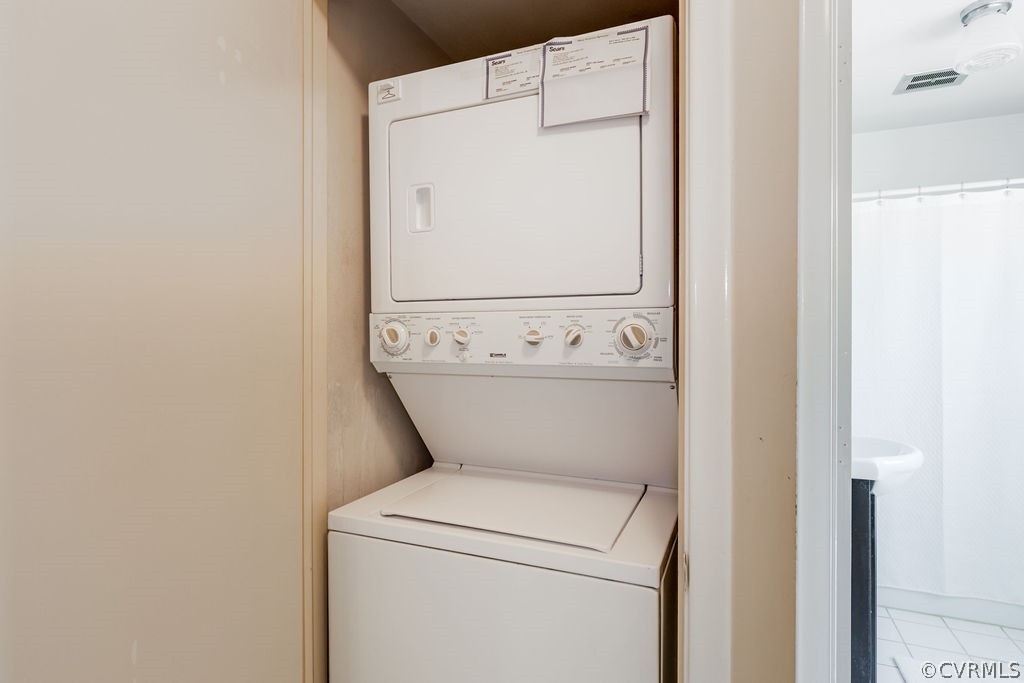 9135 Derbyshire Road, Unit G Henrico, VA 23229 - Photo 25 of 44 a close up view of a washer and dryer