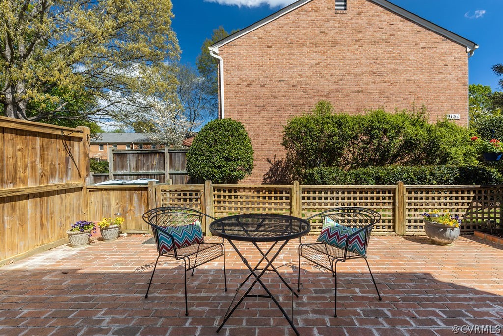 9135 Derbyshire Road, Unit G Henrico, VA 23229 - Photo 33 of 44 a view of balcony with furniture