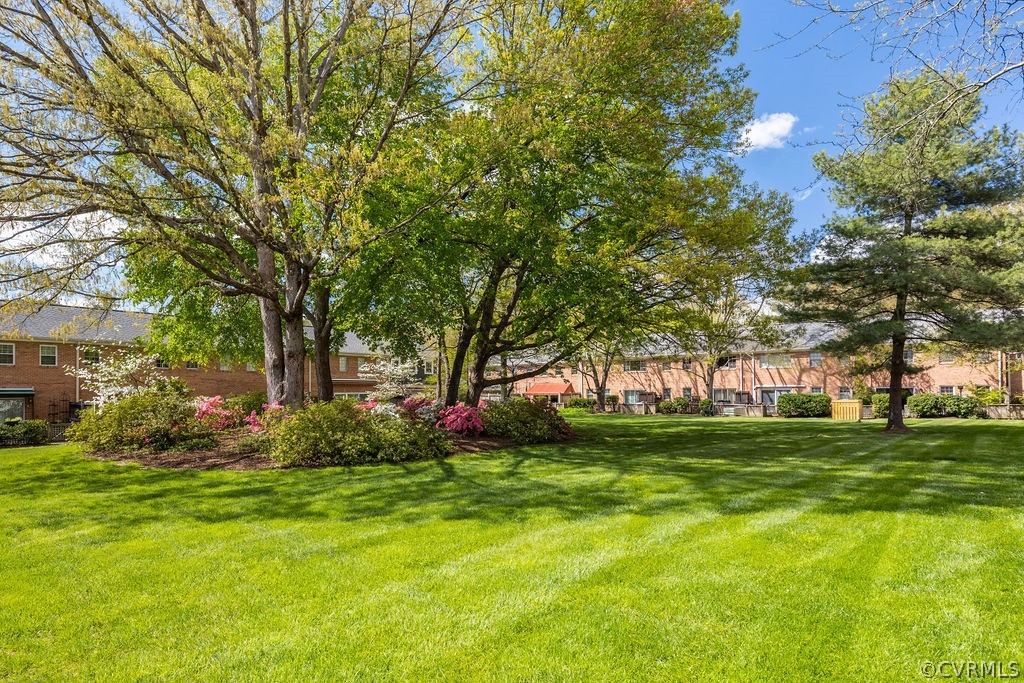 9135 Derbyshire Road, Unit G Henrico, VA 23229 - Photo 42 of 44 a view of a park with large trees