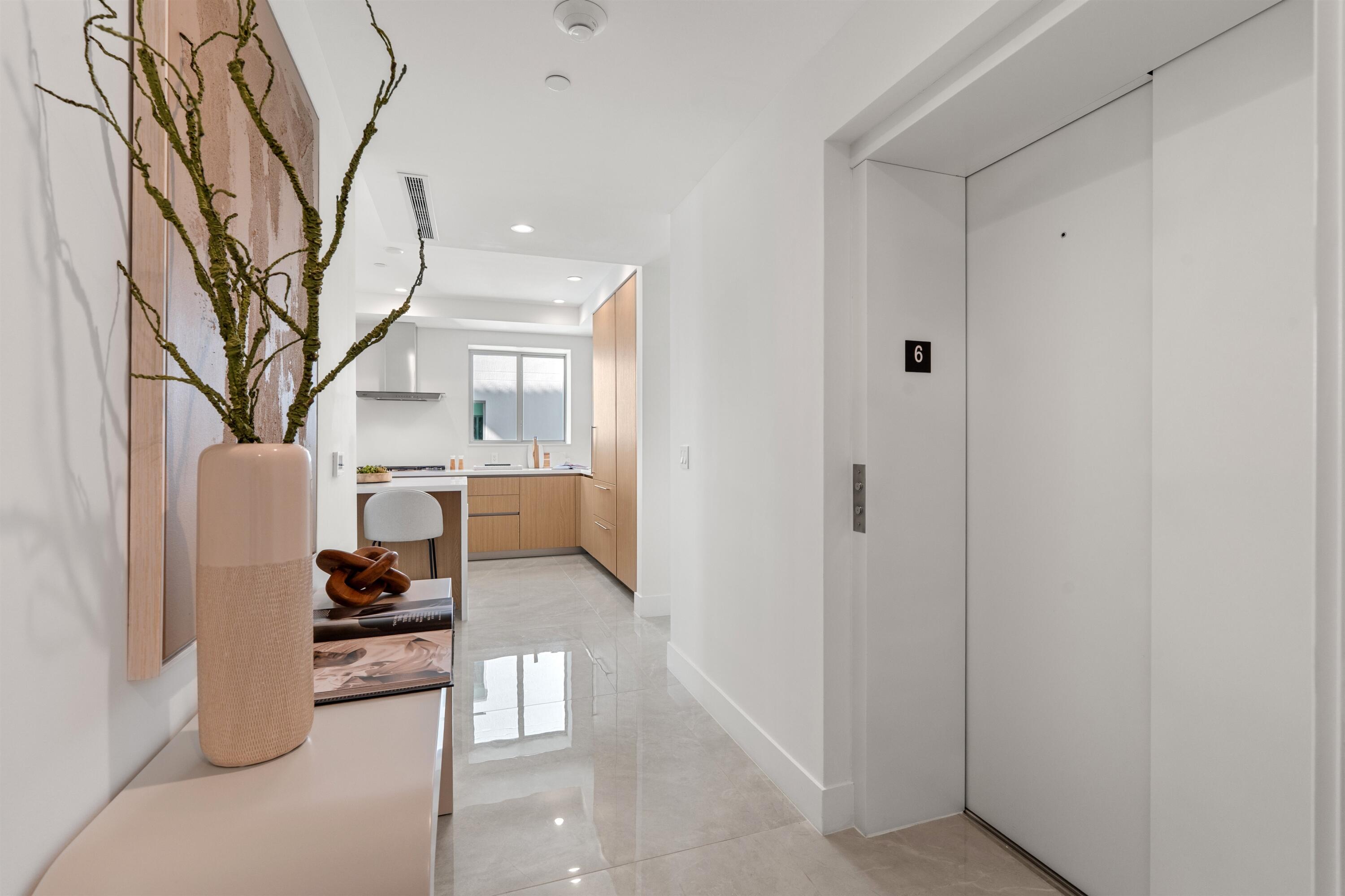 485 East Royal Palm Road, Unit 604 Boca Raton, FL 33432 - Photo 3 of 40 PRIVATE ELEVATOR ENTRY