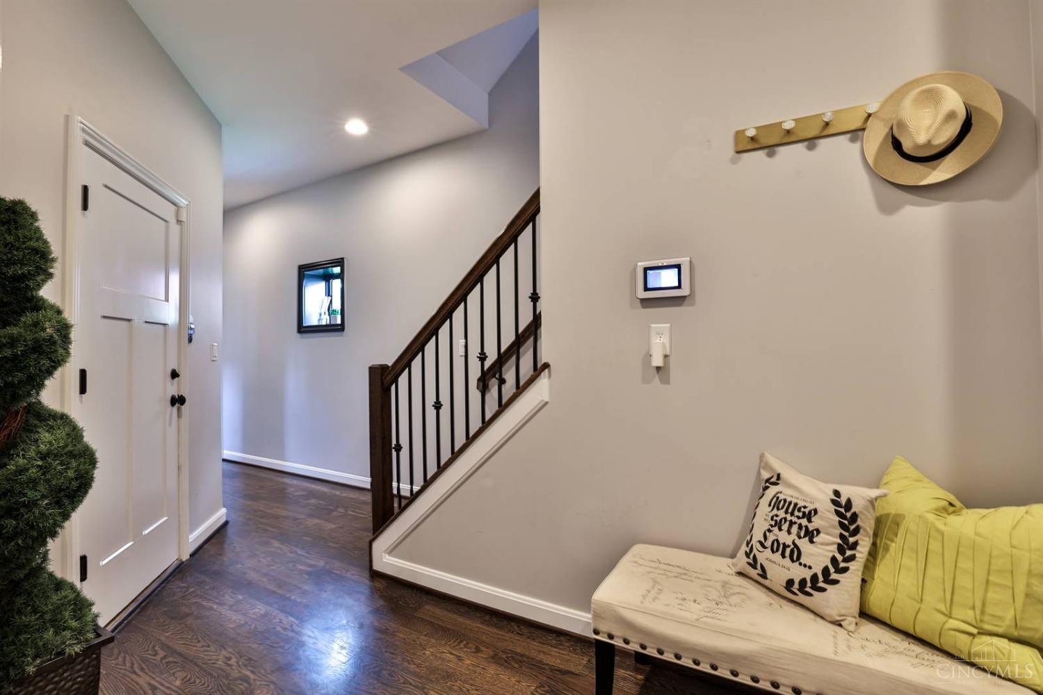 2907 Riverside Drive Cincinnati, OH 45226 - Photo 4 of 75