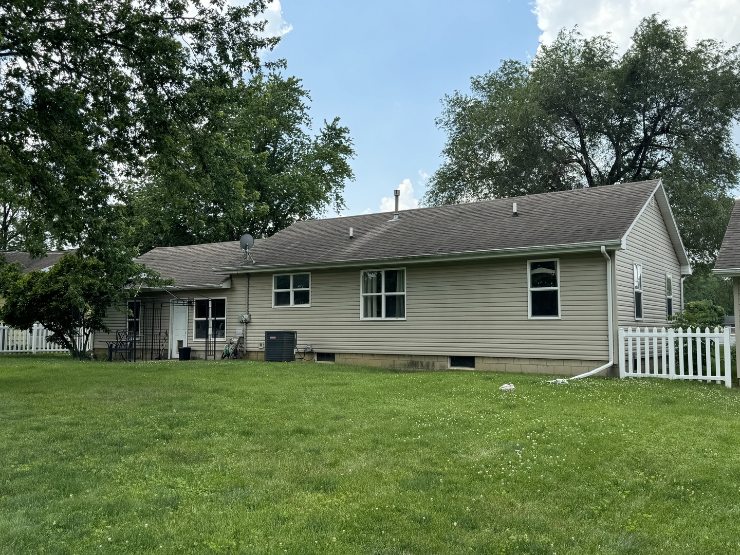 374 North Park Road Herscher, IL 60941 - Photo 15 of 16 a house that is sitting in the grass