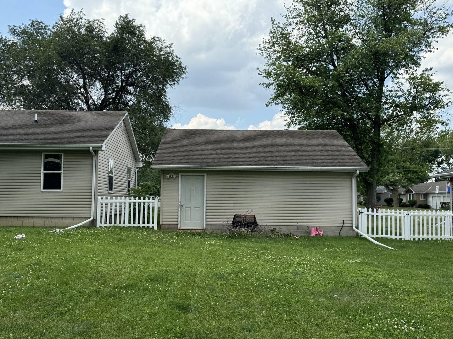 374 North Park Road Herscher, IL 60941 - Photo 16 of 16 a front view of a house with a garden