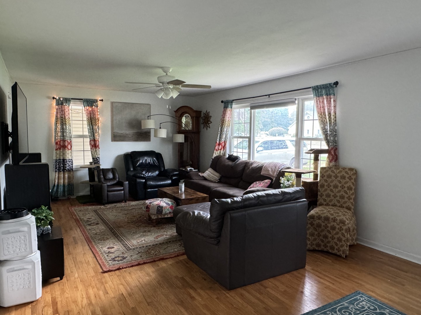 374 North Park Road Herscher, IL 60941 - Photo 5 of 16 a living room with furniture rug and window