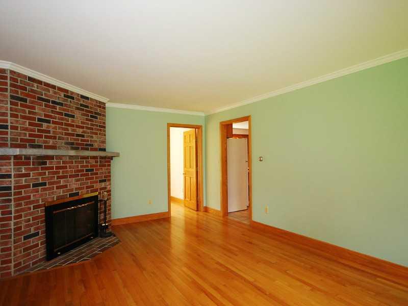38 Old Shipyard Road Yarmouth, ME 04096 - Photo 13 of 34 Living Room.