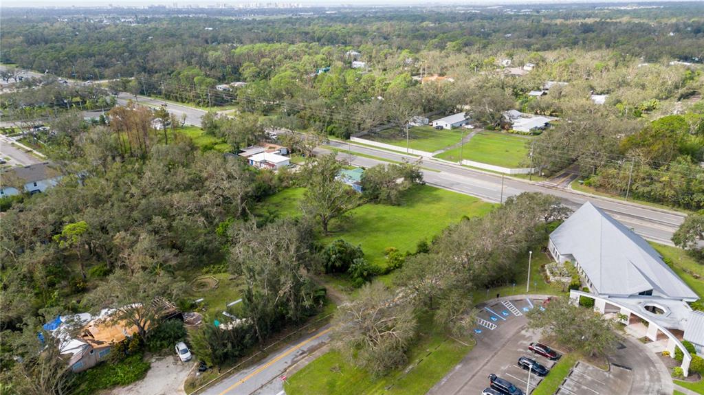 5818 North Lockwood Ridge Road Sarasota, FL 34243 - Photo 9 of 18 Gallery Image 9
