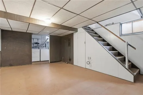 a view of a livingroom with an entryway