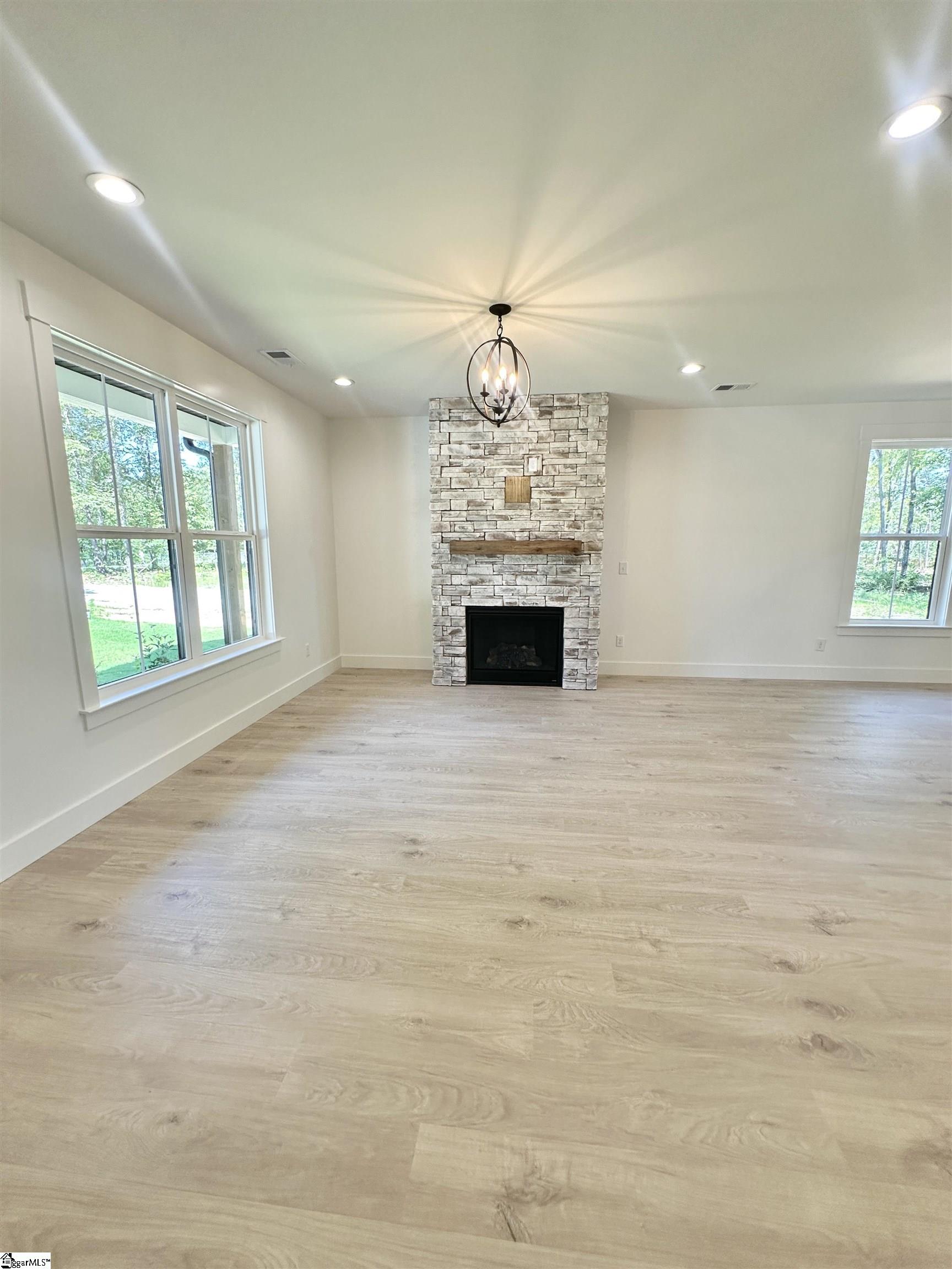 960 Goodjoin Road Campobello, SC 29322 - Photo 3 of 20