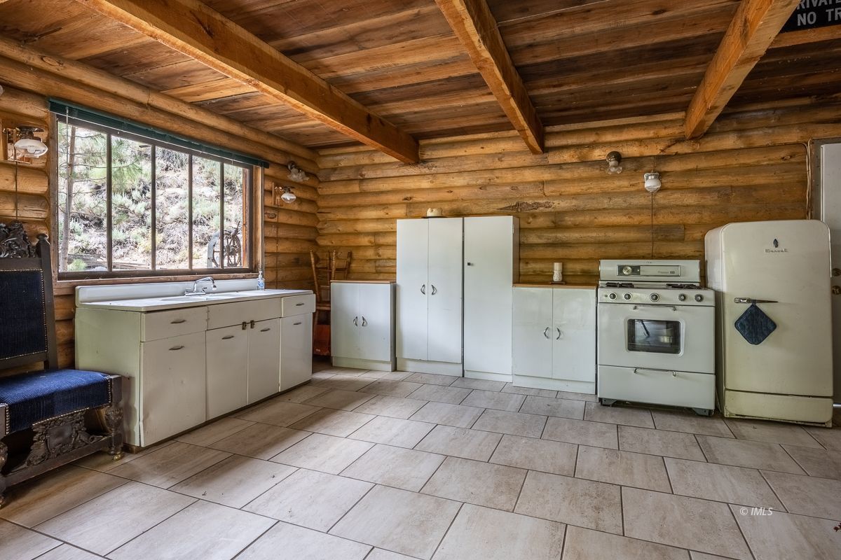 Glacier Lodge Road Big Pine, CA 93513 - Photo 8 of 33 Kitchen (all propane)