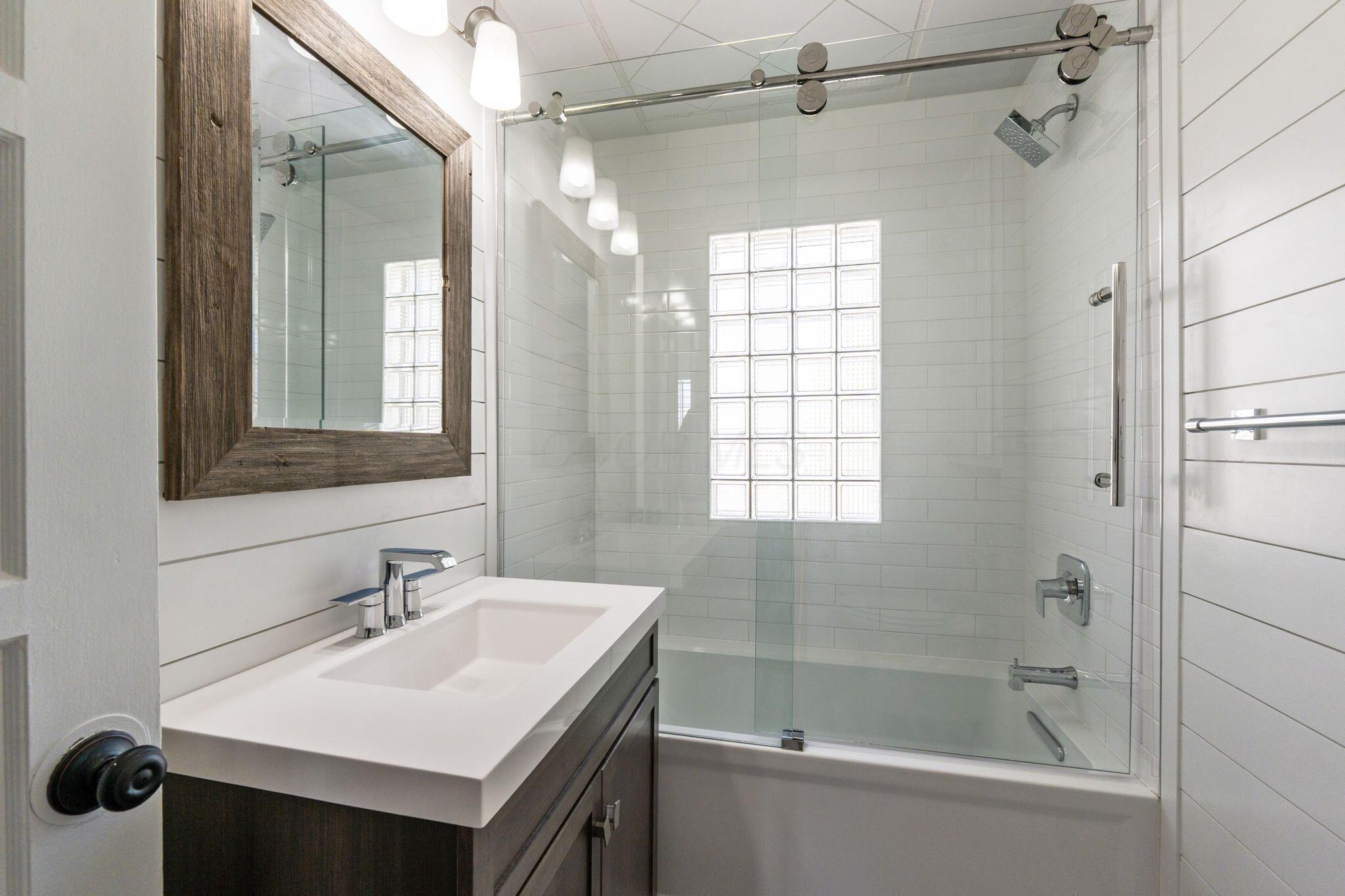 2134 Yorkshire Road Columbus, OH 43221 - Photo 39 of 53 2134 Yorkshire Rd (Interior)-56
