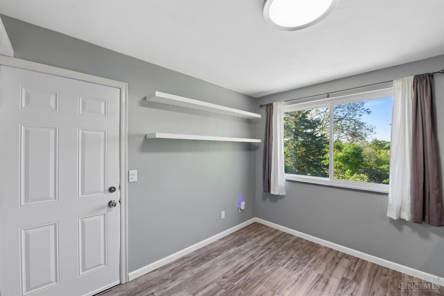 627 Roebling Road Cincinnati, OH 45238 - Photo 12 of 53