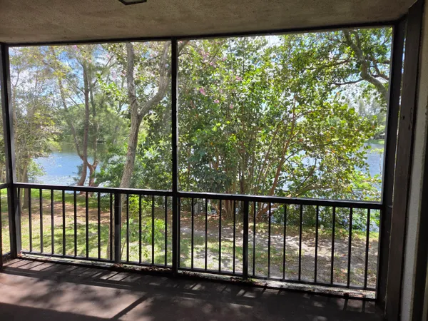 $1,450 | 3720 Inverrary Drive, Unit 2B, Lauderhill, FL 33319