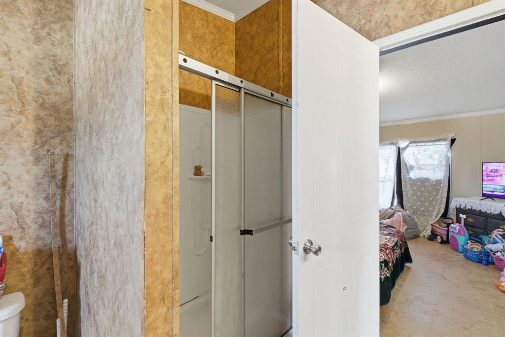 406 Hilltop Meadows Court Springtown, TX 76082 - Photo 31 of 33 a view of bathroom