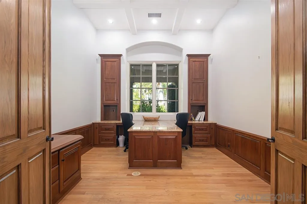 6955 Rancho La Cima Drive Rancho Santa Fe, CA 92067 - Photo 19 of 25 Gallery Image 19