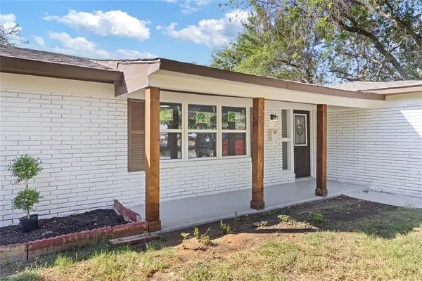 a view of house with yard