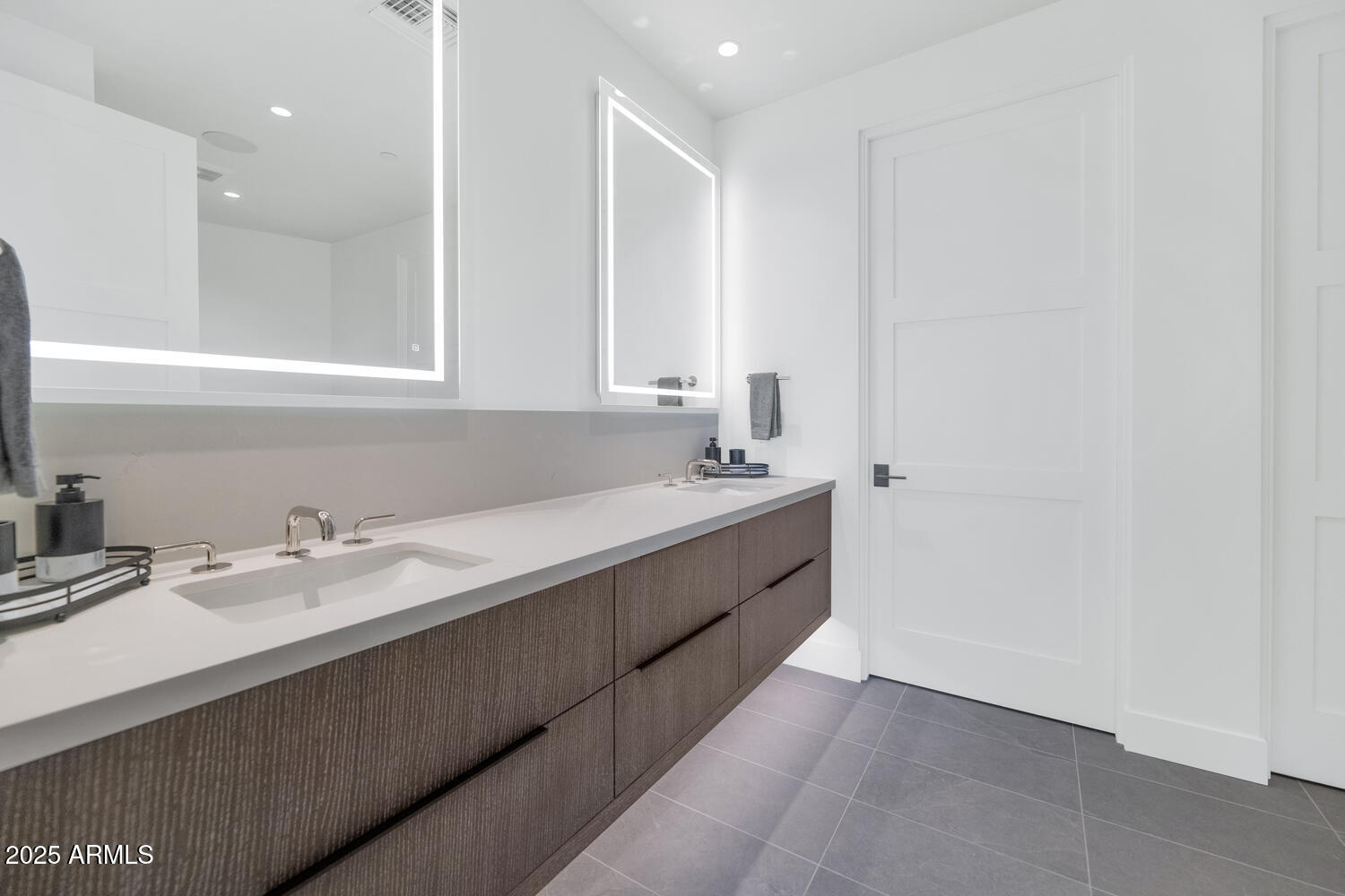 5000 East Camelback Road, Unit 102 Scottsdale, AZ 85251 - Photo 13 of 34 5000 N Camelback Ridge Dr-large-018-038-