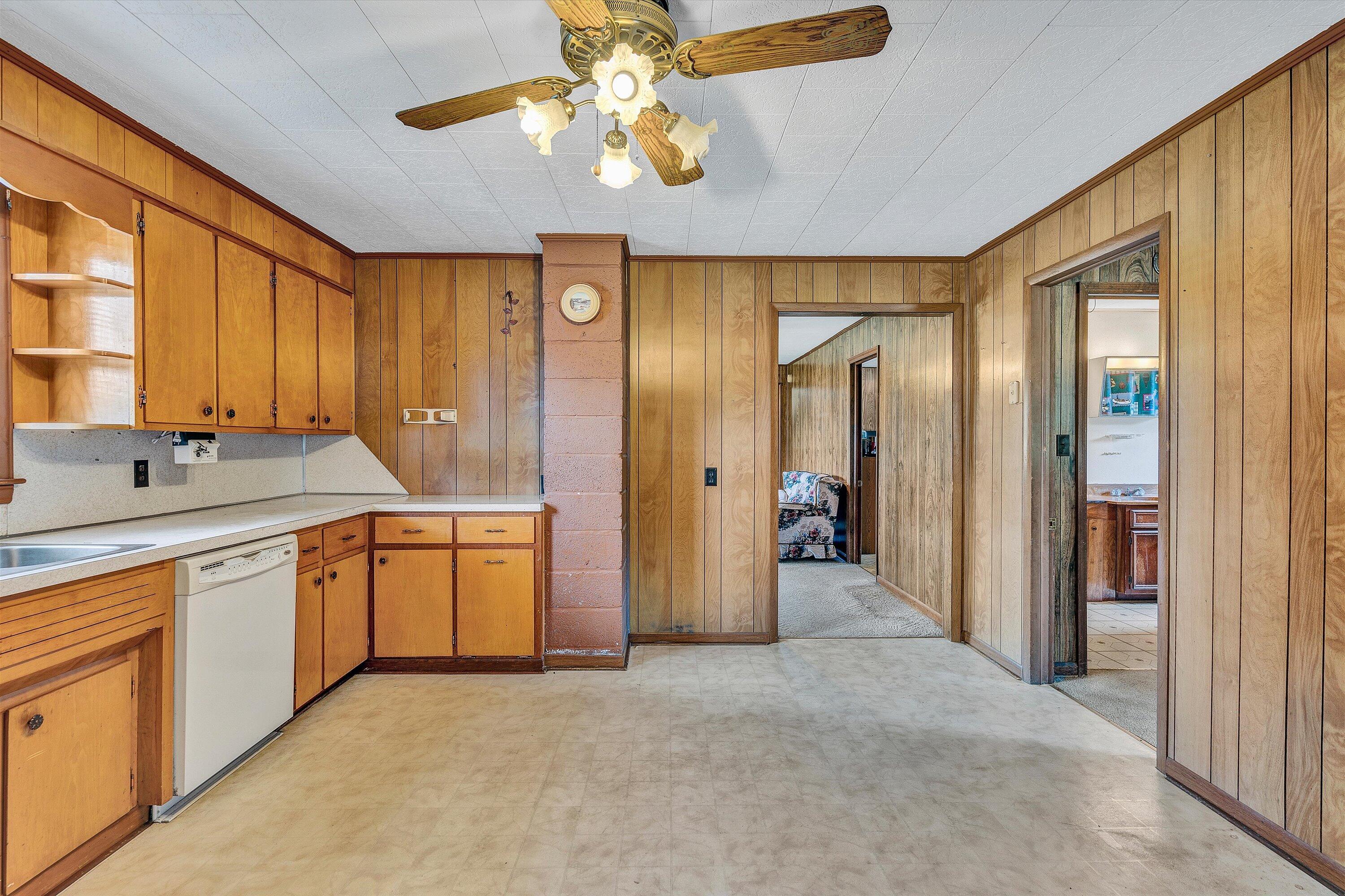 204 Farm View Road Glade Hill, VA 24092 - Photo 6 of 32 06-DSC07898