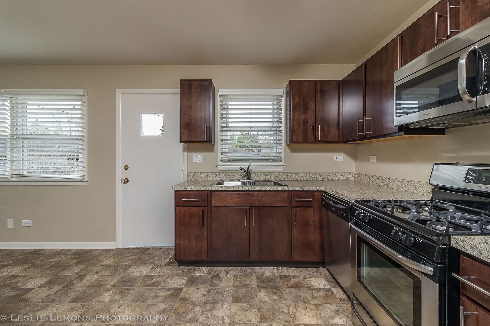 1441 Marcy Lane Wheeling, IL 60090 - Photo 10 of 28