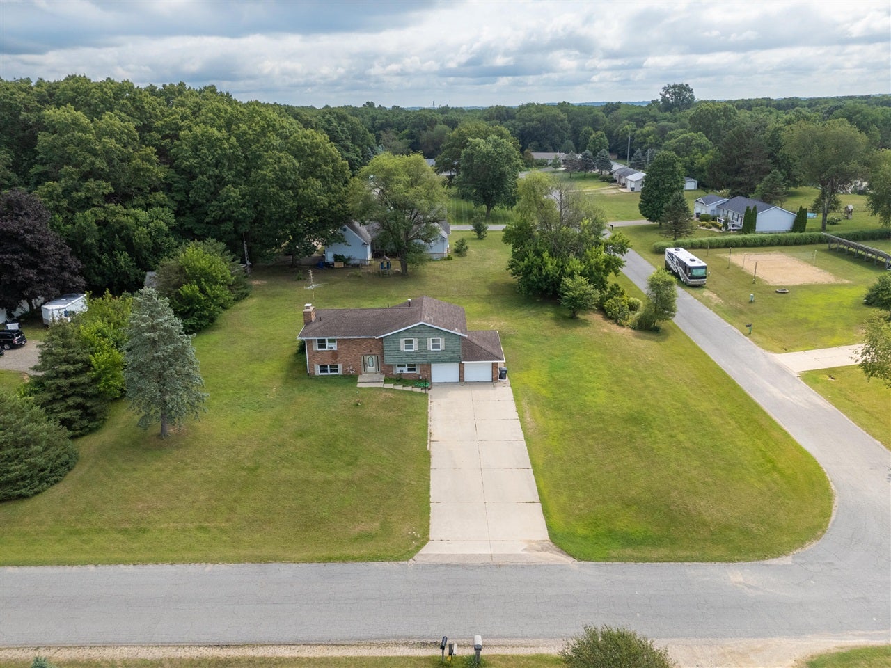 81611 White Oak Drive Decatur, MI 49045 - Photo 3 of 38 Gallery Image 3