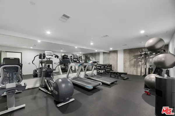 $5,995 | 829 Larrabee Street, Unit PH 404, West Hollywood, CA 90069