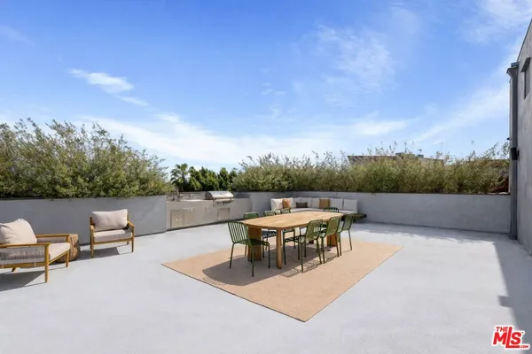 $5,995 | 829 Larrabee Street, Unit PH 404, West Hollywood, CA 90069