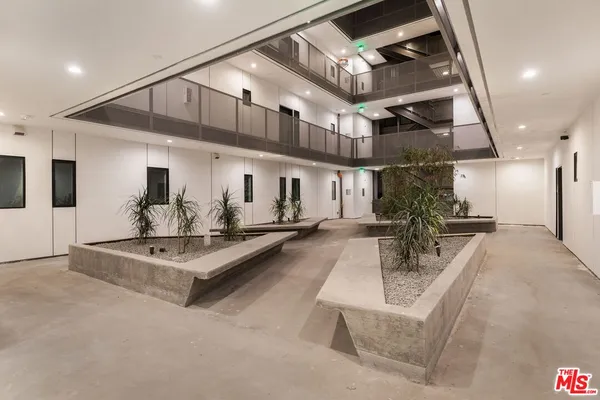 $5,995 | 829 Larrabee Street, Unit PH 404, West Hollywood, CA 90069