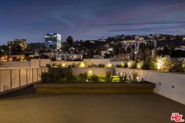 $5,995 | 829 Larrabee Street, Unit PH 404, West Hollywood, CA 90069