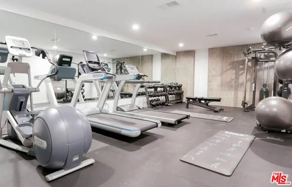 $5,995 | 829 Larrabee Street, Unit PH 404, West Hollywood, CA 90069