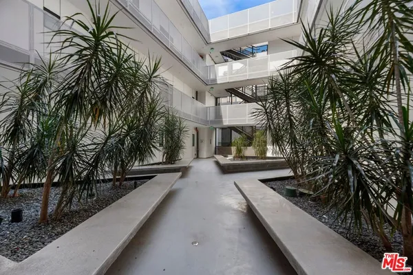 $5,995 | 829 Larrabee Street, Unit PH 404, West Hollywood, CA 90069