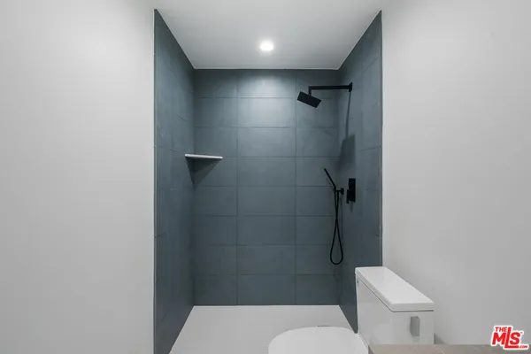 $5,995 | 829 Larrabee Street, Unit PH 404, West Hollywood, CA 90069