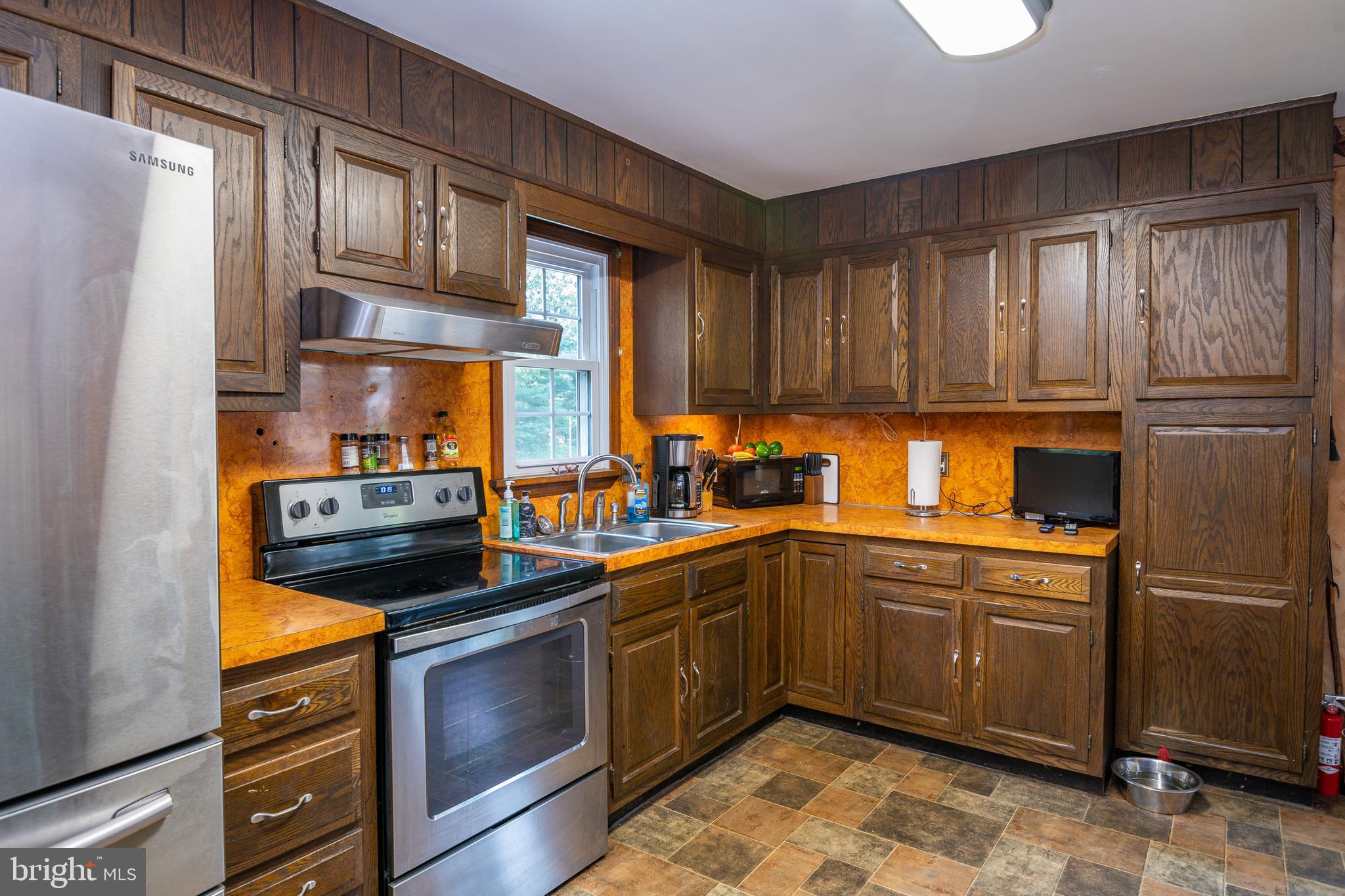 2508 Berkley Road Reading, PA 19605 - Photo 11 of 36