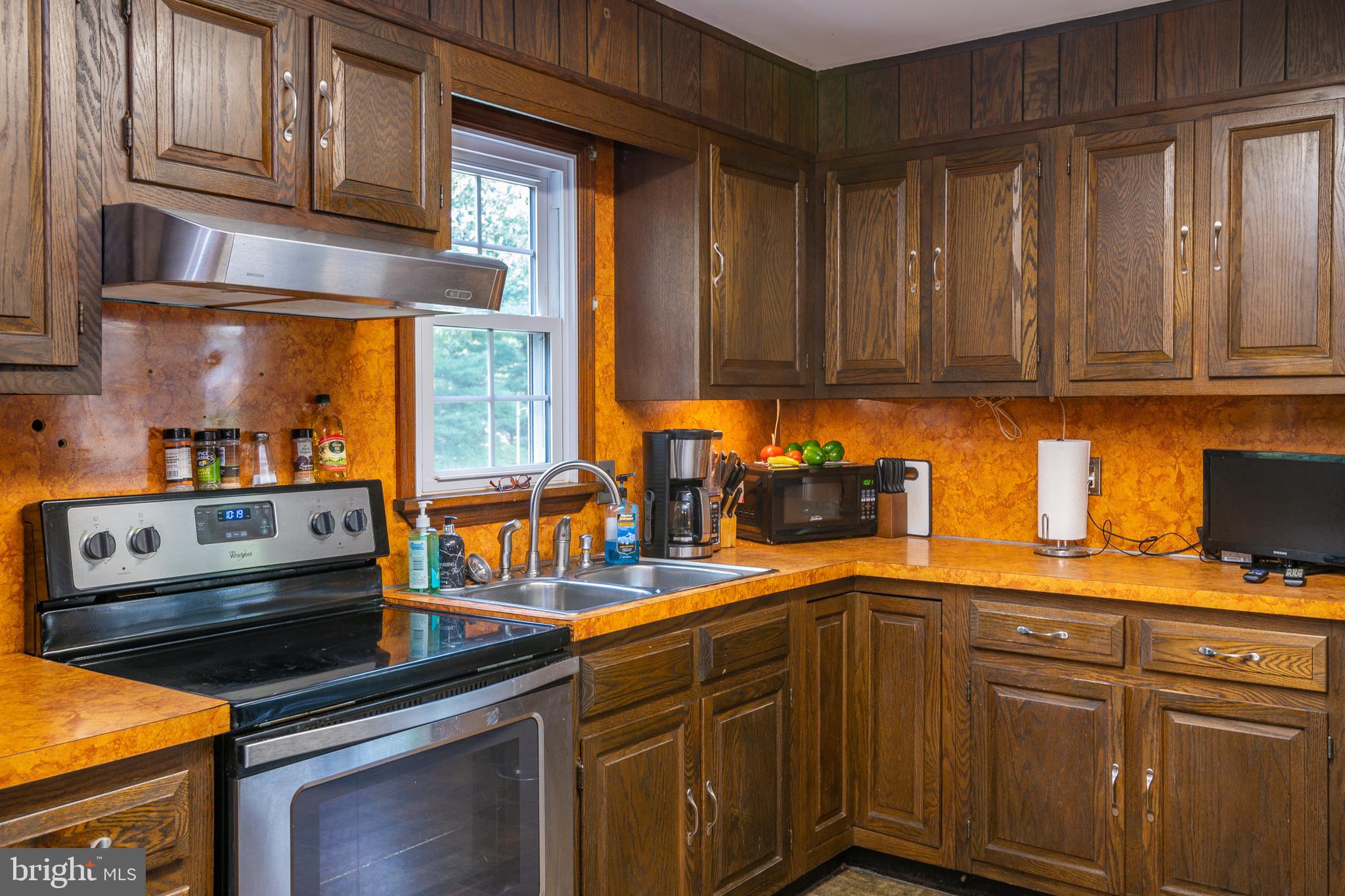 2508 Berkley Road Reading, PA 19605 - Photo 12 of 36