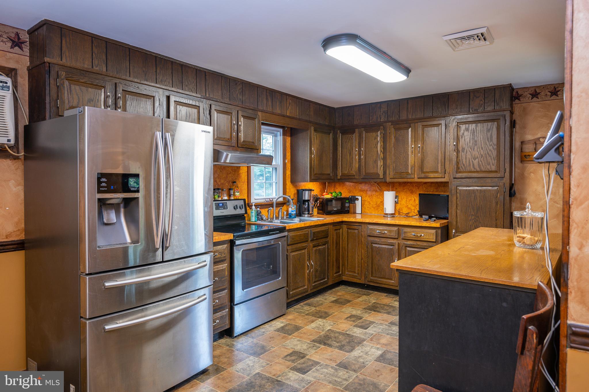 2508 Berkley Road Reading, PA 19605 - Photo 15 of 36
