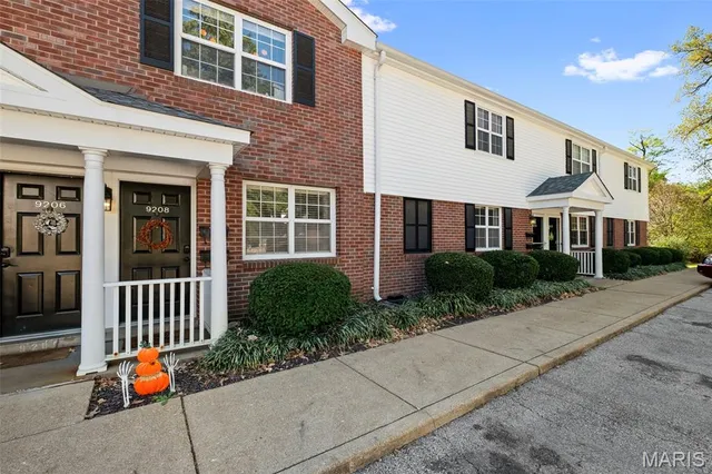 $209,900 | 9208 Eager Road, St. Louis, MO 63144